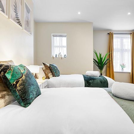 Elegant 2Br London Hideaway- King Bed, Sleeps 6 - Parking- Instant Book- 20 Percent Off Limited Time! バーネット エクステリア 写真