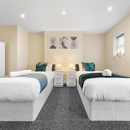 Elegant 2Br London Hideaway- King Bed, Sleeps 6 - Parking- Instant Book- 20 Percent Off Limited Time! バーネット エクステリア 写真