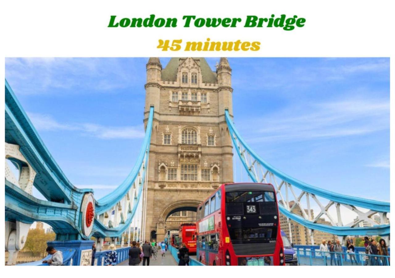 Elegant 2Br London Hideaway- King Bed, Sleeps 6 - Parking- Instant Book- 20 Percent Off Limited Time! バーネット エクステリア 写真